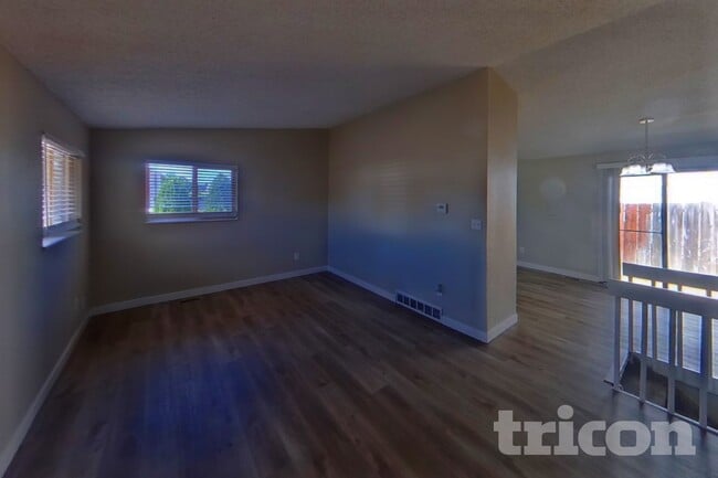 Photo - 3127 Moonbeam Cir S