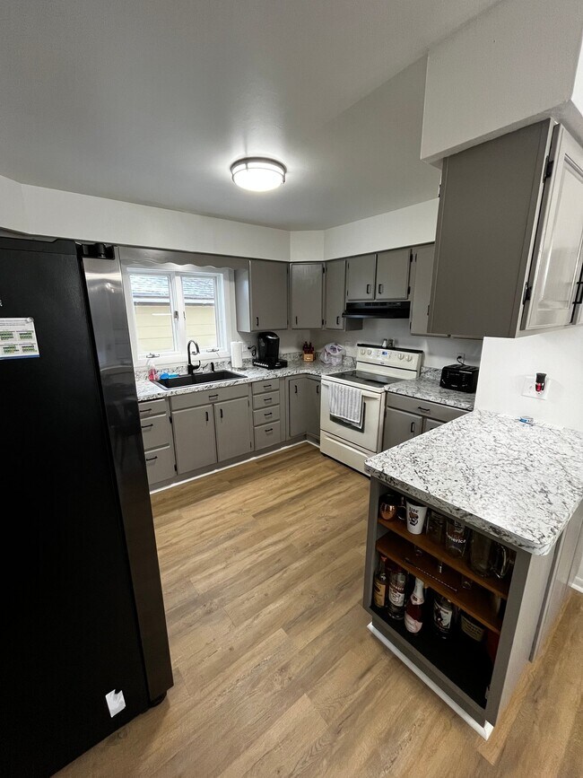 Photo - 2115 Wiemann St