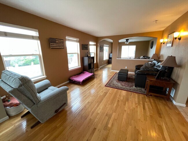 Photo - SPACIOUS TRI LEVEL HOME IN MONUMENT WITH MOUNTAIN VIEWS & WALKING DISTANCE TO DOWNTOWN MONUMENT!!!