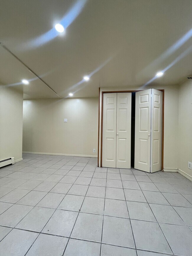 6 Rose Ave Sótano - 6 Rose Ave Unidad Basement