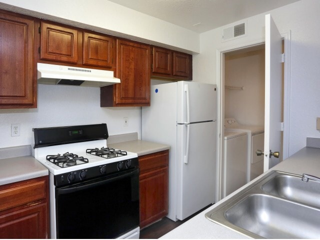 Photo - Brandon Crossing