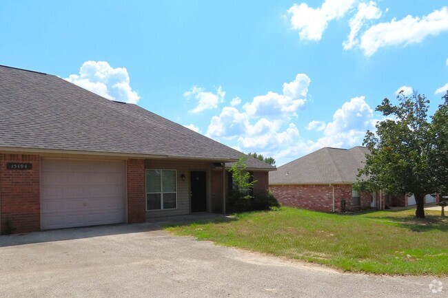 Building Photo - Lindale ISD! Beautiful 3 Bedroom, 2 Bath D... Rental