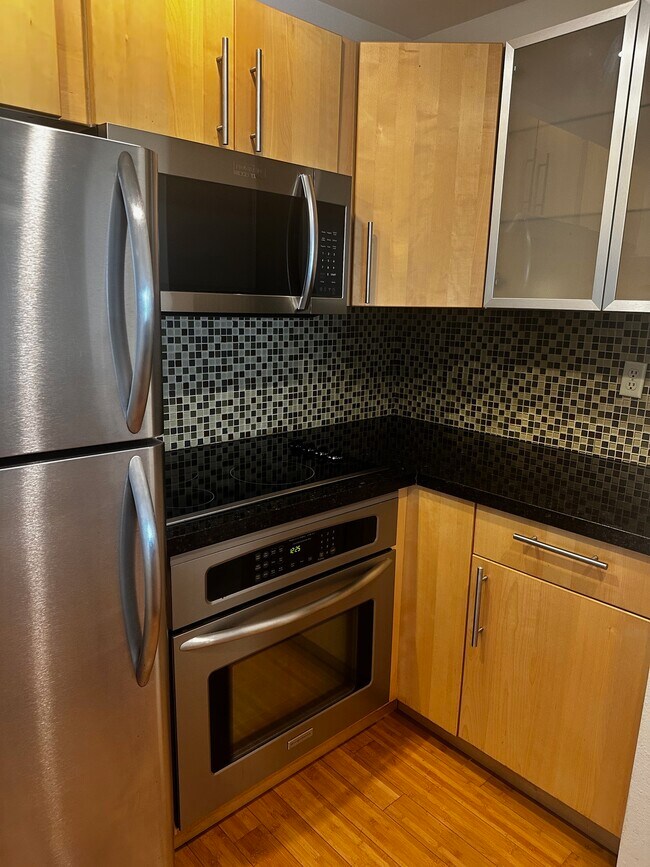 Photo - 1440 Veteran Ave Unidad #208