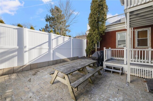 Photo - 612 Thames St Unidad 1