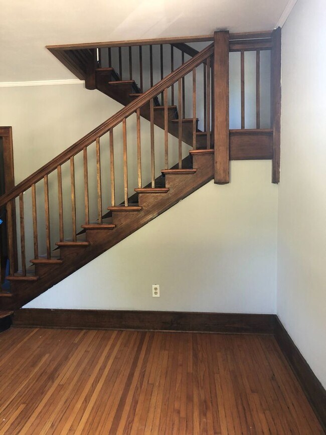 Photo - 811 W Adams Rd