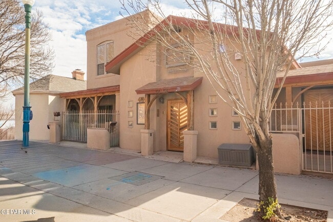 Building Photo - 404 W Overland Ave