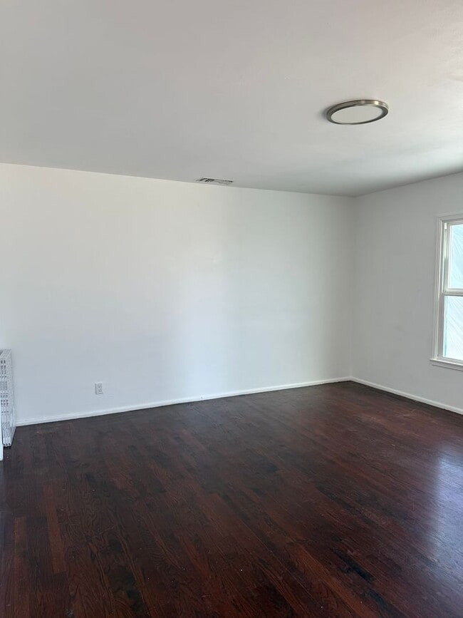 Van Nuys, 2br -1ba HOME - Van Nuys, 2br -1ba HOME