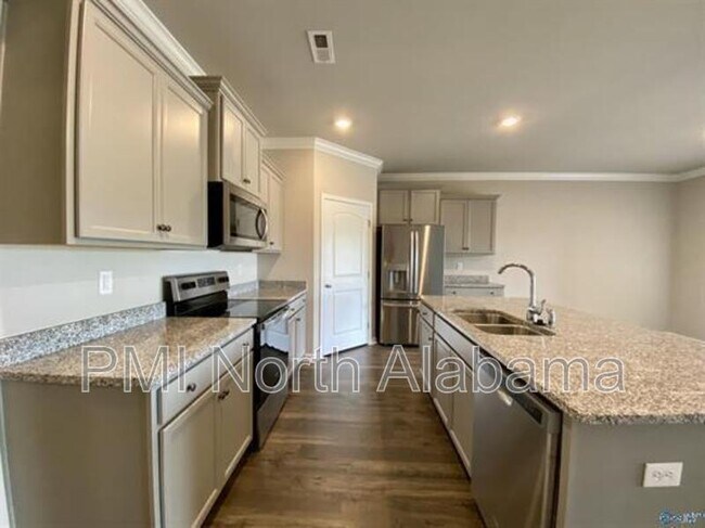 7005 Lost Crk Dr NW