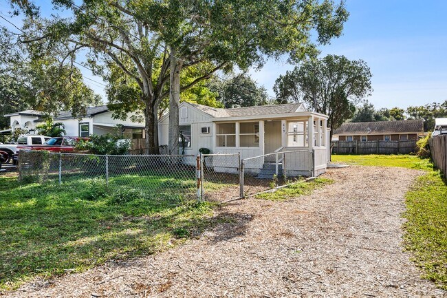 Photo - 619-629 Woodlawn St Unit 619 Woodlawn St