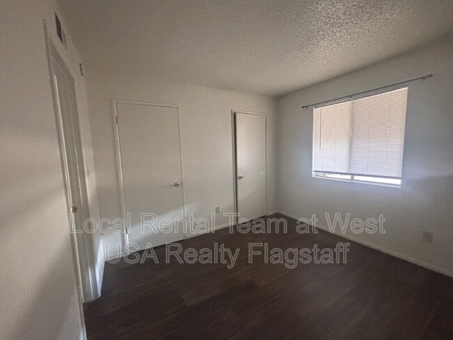 Photo - 2219 E Dortha Ave Unit Apt 5