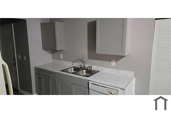 Photo - Room in Duplex on Glenwoods Dr Townhome