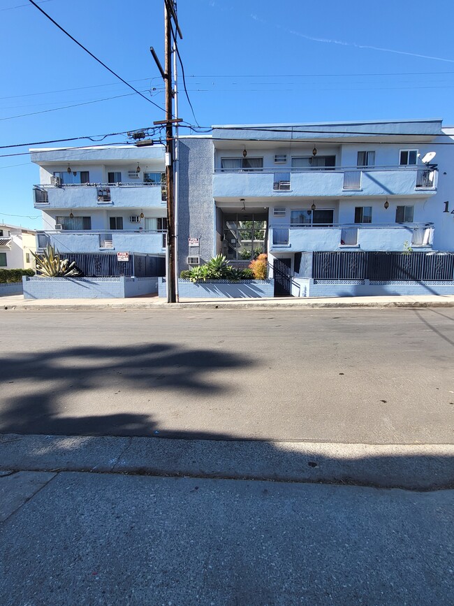 Photo - Vista Sunset Apartments