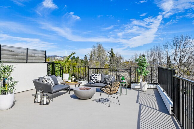 Photo - 1360 N Fairfax Ave