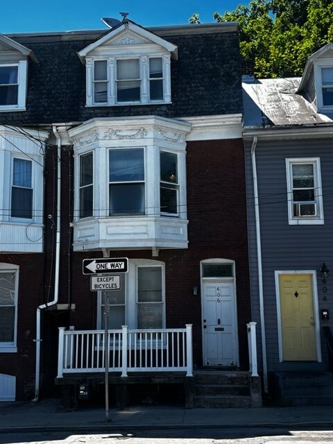 Photo - 406 W King St