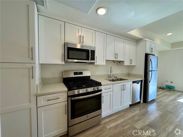 Building Photo - 1025 S Berendo St Unit 207 Rental