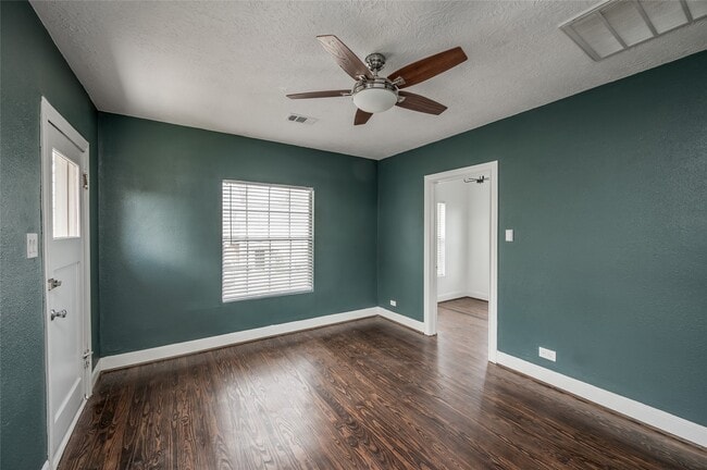 Photo - 4204 Lovejoy St