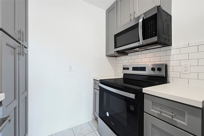 Building Photo - 5718 Eskridge St Unit 8 Rental