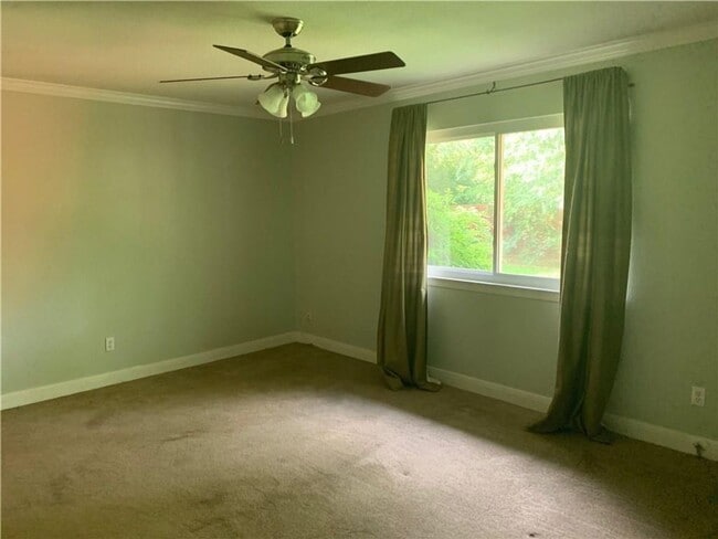 Photo - Oak Forest Charm Three Bedroom/2 Bath Avai...