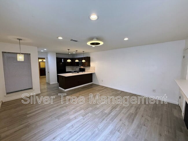 Building Photo - 9835 Walnut St Unit 102