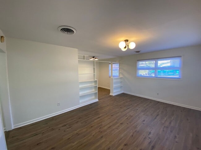 Photo - Charming 3 Bedroom House in Quite Neighborhood