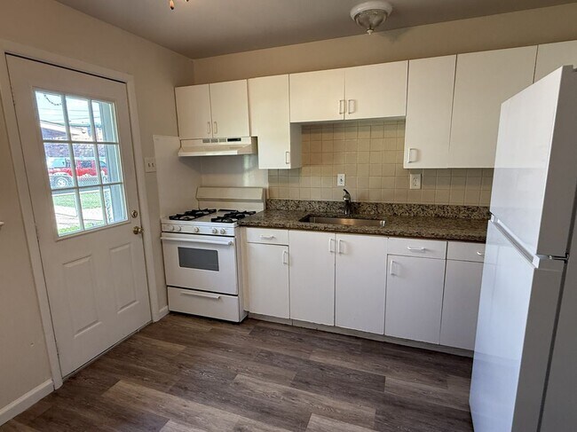 Photo - 651 Southwell Ln