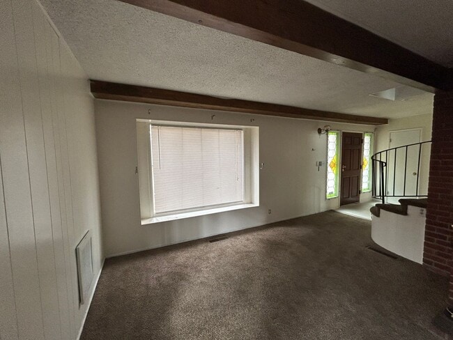 Photo - 4 Bedroom + Family Room - Spacious Home wi...