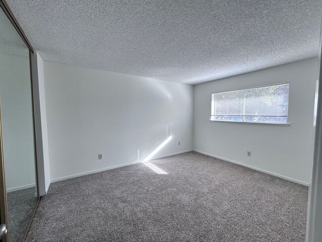 Photo - 1000-1002 Bell Street Unit 1002 Bell Street