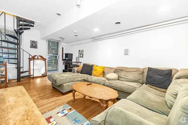 Building Photo - 99 E 7th St Rental