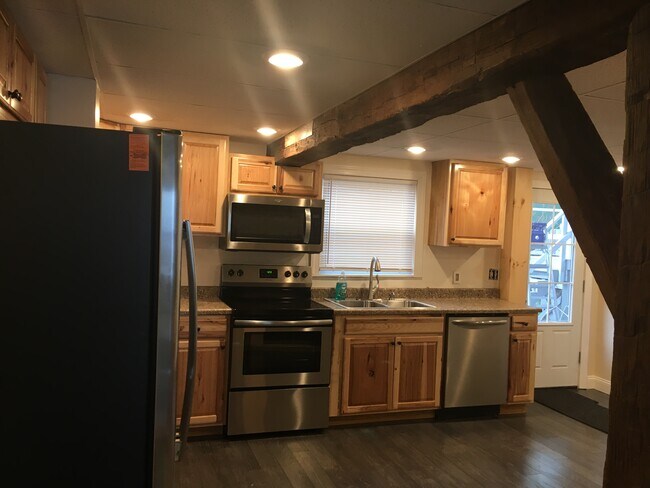 Building Photo - 799 Hudson Ave