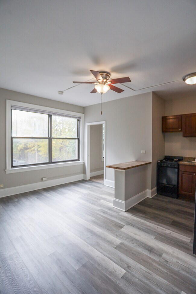 Photo - 5324 W Cornelia Ave Unidad #307