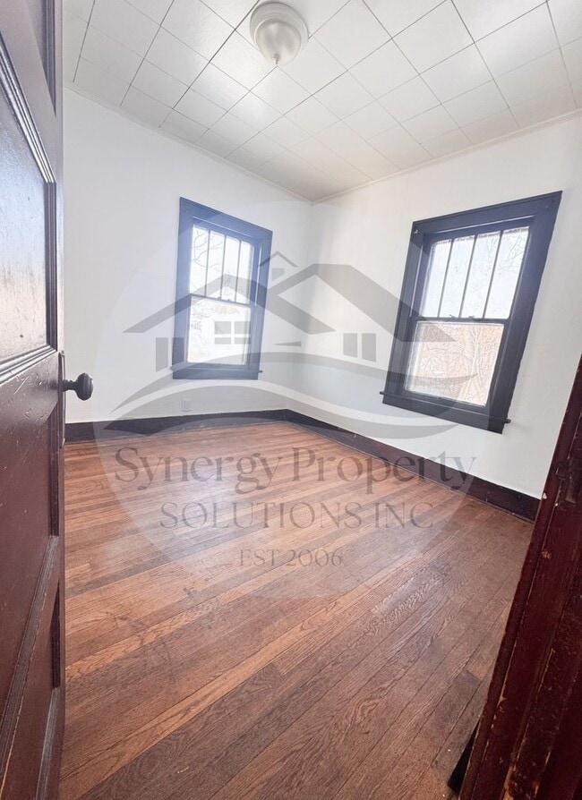 Building Photo - 2 Bedroom Available Now