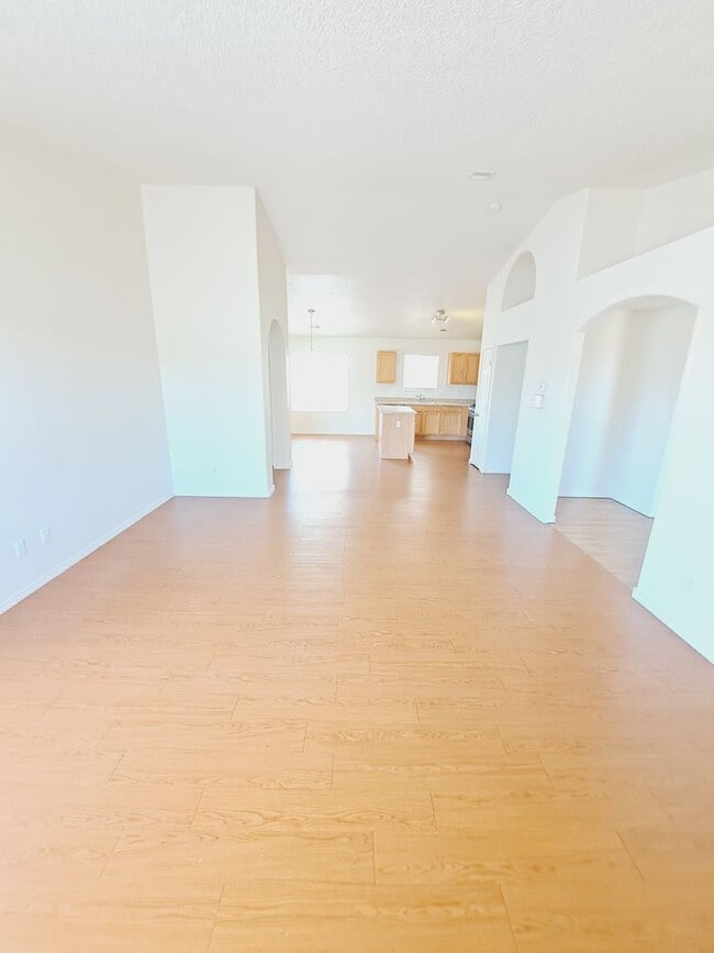 Photo - 3 bed 2 bath home in Huning Ranch!