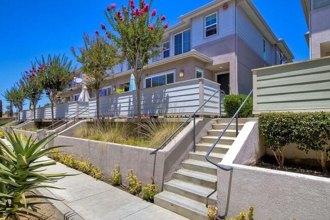 Building Photo - 3 Br/2.5 Ba w Loft and 2 car attached gara...