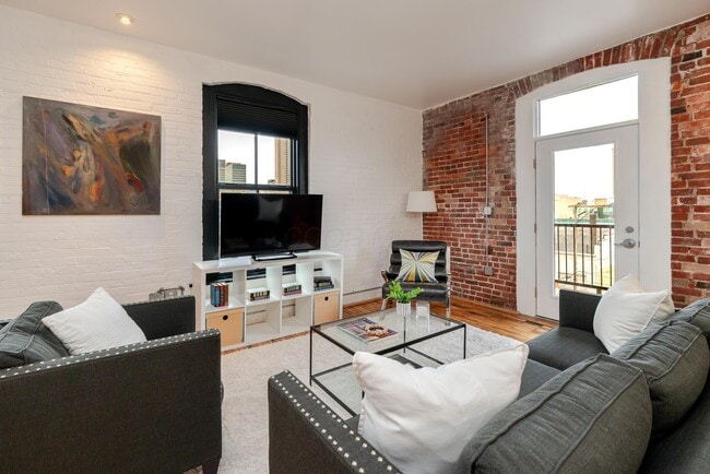 Building Photo - 225 N 4th St Unit # 303