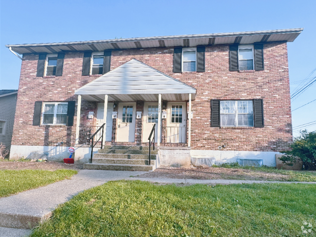 Building Photo - 1738 W Cedar St Rental