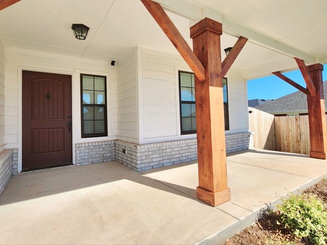 Photo - 18600 Luna Dr