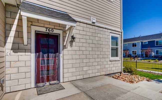Photo - LOVELY 4-BEDROOM TOWNHOUSE IN WALKABLE SW LONGMONT NEIGHBORHOOD