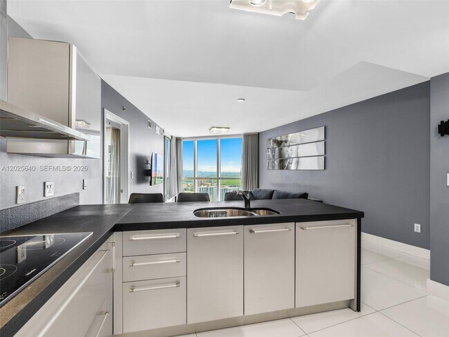 Photo - 18201 Collins Ave Unidad 5303