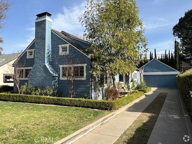 Building Photo - 2329 N Riverside Dr Rental