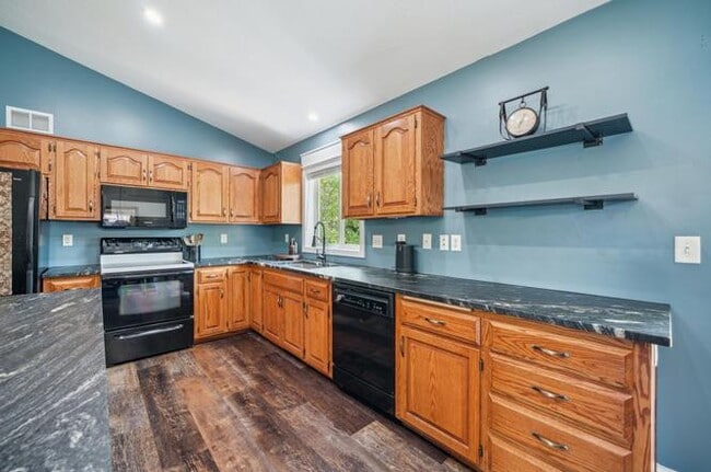 Photo - 725 Meyer Cir