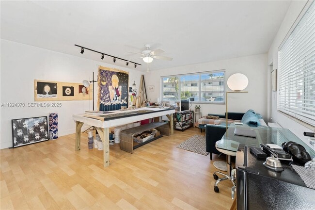 Photo - 7440 Byron Ave Unidad 1B