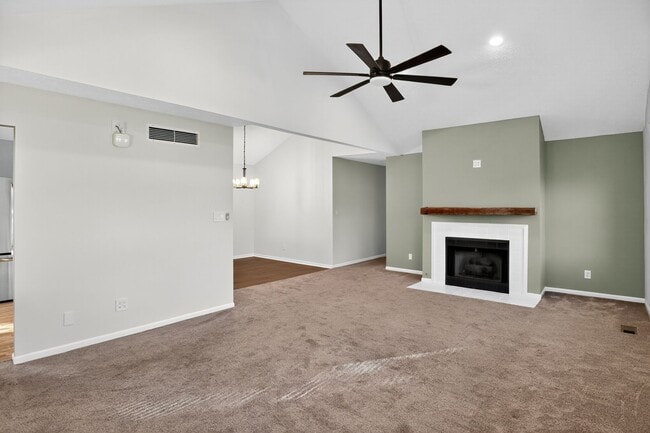 Photo - 9592 Maple Way