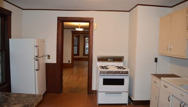 16 N Broom St Unit 2