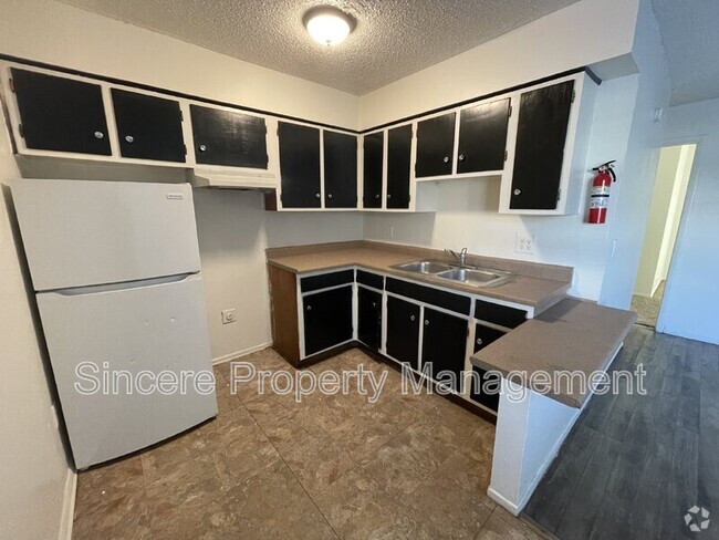 Building Photo - 7145 Melrose Ln Unit Apt. 106