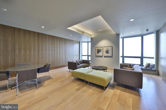 Photo - 2018 Walnut St Unit 18G