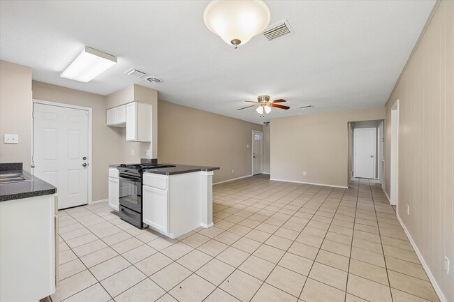 Photo - 15110 Buxley St