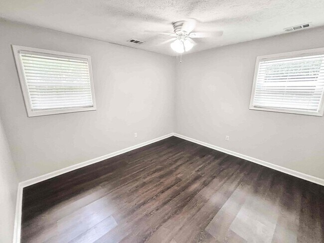 Photo - 1552 Blackwell Rd
