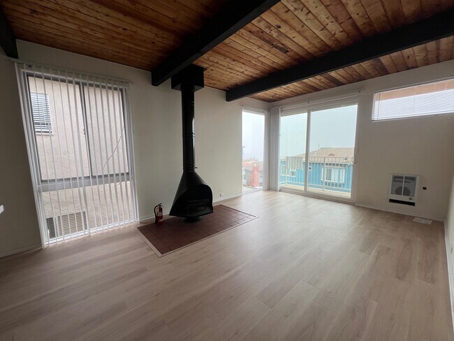 Photo - 2804 Manhattan Ave