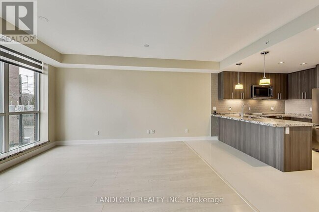 Photo - 2A Queensbury Ave Unité 304