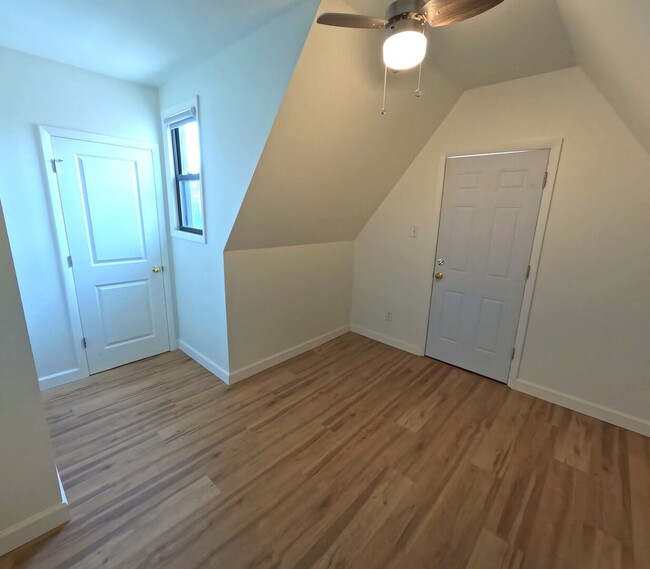 Photo - 163 N Lombard Ave